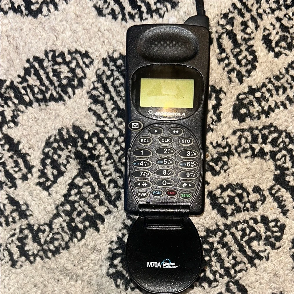 Vintage 1988 Motorola Black Flip Cell Phone